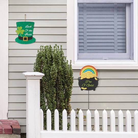 Glitzhome® St. Patrick's Pot of Gold & Leprechaun Hat Metal Yard Stake Set